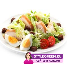 Салат «Цезарь» с пармезаном и куриным филе