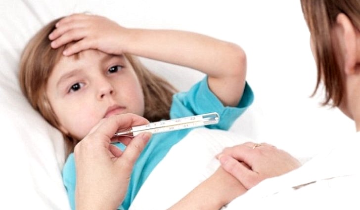 Как сбить температуру больному ребенку