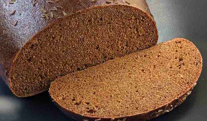 Ржаной хлеб содержит полезные углеводы