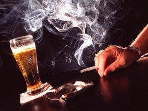 злоупотребление алкоголем и сигаретами